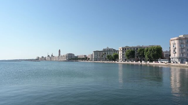 Lungomare di bari all'alba