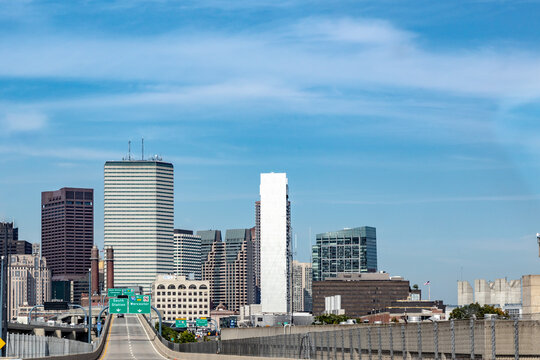 cars enter the capital of Massachusetts, Boston by car. In the background the modern skyline