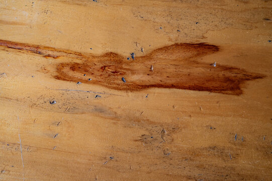 Textura de madera natural con vetas oscuras y marcas r&uacute;sticas, fondo de tabl&oacute;n envejecido