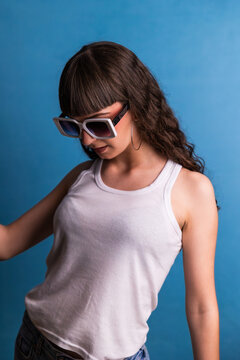 Woman dancer with sunglasses performing urban style expression