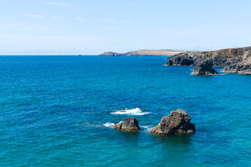 Obraz premium Rugged coastline near Porthcothan, Cornwall, England