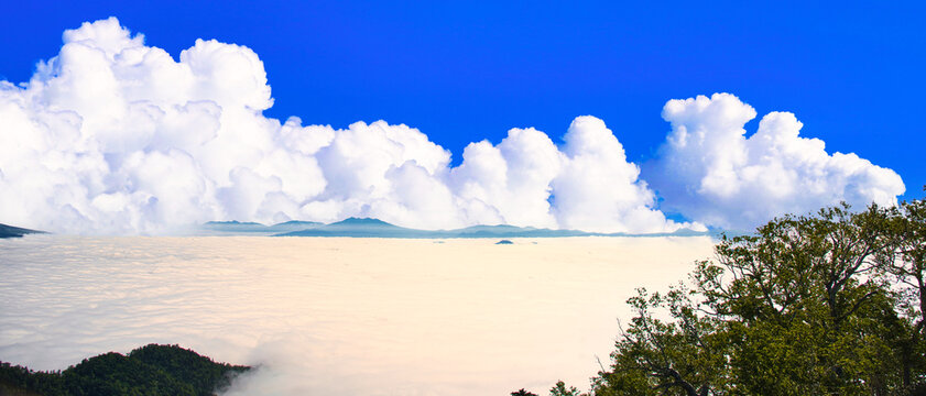 北海道の美しい雲海風景
