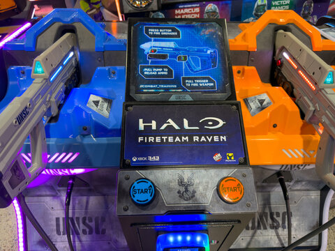 Halo Fireteam Raven Arcade Shooter With Dual Controllers