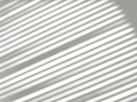 壁に映るブラインドの抽象的なシルエットの背景