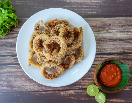 Indonesian Style Fried Calamari with Dipping Sauce 