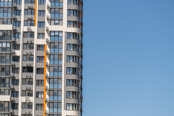 Fototapeta premium Modern architectural beauty shines under clear blue skies in a vibrant urban setting