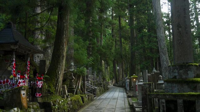 Okunoin, the Sacred Cemetery and Mausoleum of Kobo Daishi, Koyasan, Wakayama, Japan　高野山「奥之院」和歌山県高野町