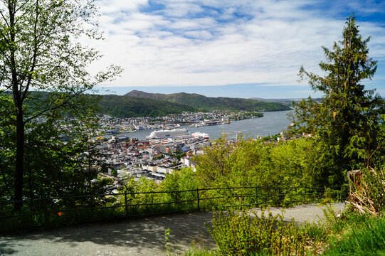 Die norwegische Stadt Bergen aus der Perspektive des Floyen
