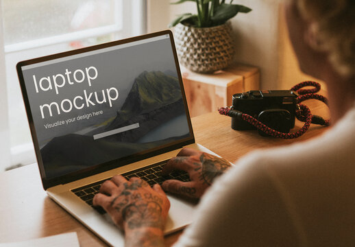 Realistic Laptop Mockup Design PSD