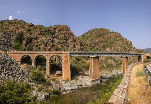 Viaduc Ferroviaire sur la rivi&egrave;re Golo &agrave; Ponte Novu Corse