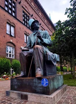 Photo of the bronze statue of the renowned fairytale writer Hans Christian Andersen, located outside the Copenhagen City Hall. 