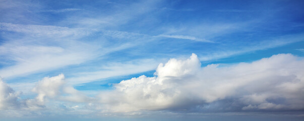 Fototapeta premium Blue sky with clouds. Cloudy sky background. Horizontal banner