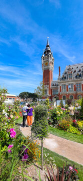 Calais (Pas de Calais / France) - Beffroi et H&ocirc;tel de ville