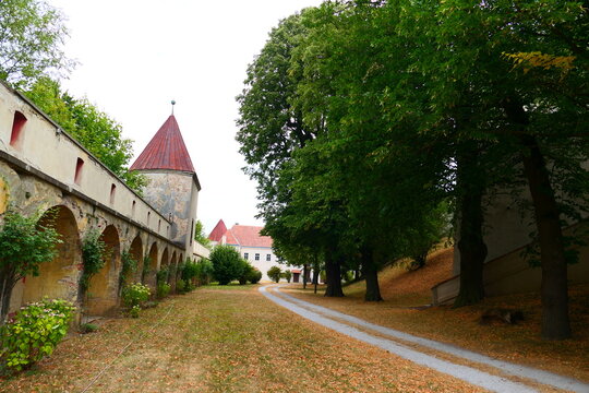 im Inneren der Ringmauer, Burg Neulengbach, Nieder&ouml;sterreich