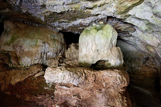 Grotte de la Madeleine, with typical stalactite formations of stalagmites and stalactites, UNESCO World Heritage Site, Saint-Rem&egrave;ze, Ard&egrave;che Gorge, Gorges de l'Ard&egrave;che, Vallon-Pont-d'Arc, Rh&ocirc;ne-Alpes, France