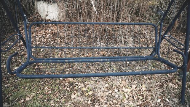 4K Old Metal Summer Swingbed in the Winter