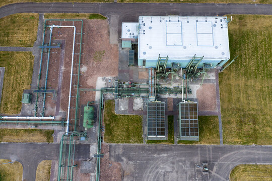 Aerial view of a hydrogen pilot project featuring industrial piping, storage tanks, and technical infrastructure surrounded by green fields in Hoogeveen, Drenthe, Netherlands.