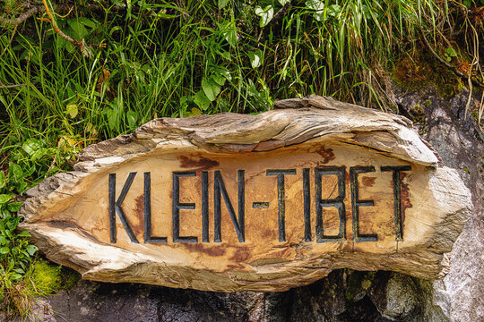 The sign of Little Tibet on the walk along the Zillergrund Lake, as the area at the end of Zillergrund Lake is called