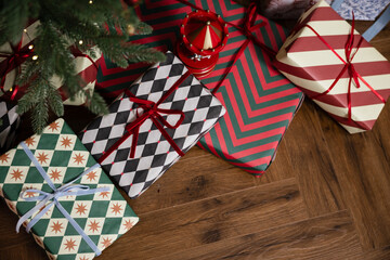 Obraz premium Christmas presents lie under the tree, colorful gift boxes