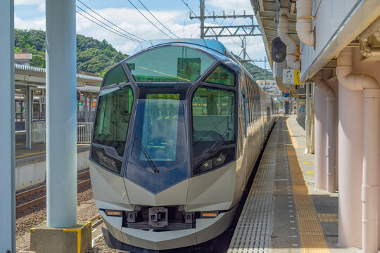 伊勢志摩の特急列車＿ホームにて