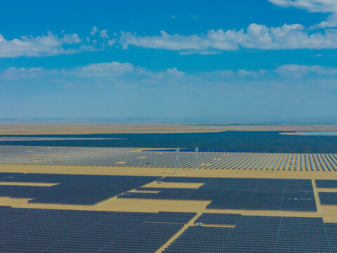Solar photovoltaic panels; desert photovoltaics; new energy
