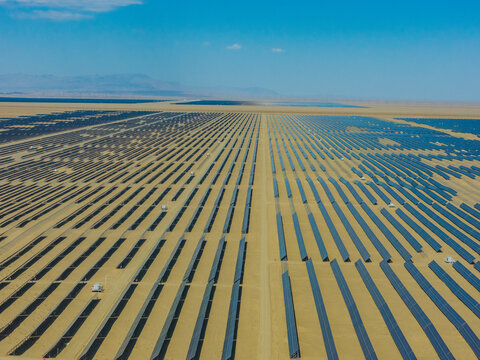 Solar photovoltaic panels; desert photovoltaics; new energy
