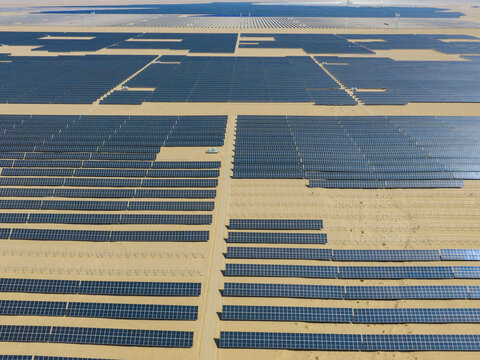 Solar photovoltaic panels; desert photovoltaics; new energy
