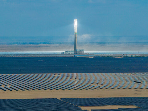 Solar photovoltaic panels; desert photovoltaics; new energy
