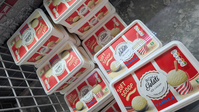 Leicester, England, UK - 11 July 2026: Bon Gelati, vanilla ice cream tubs, frozen dessert tubs stacked in store display freezer