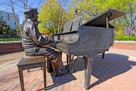 Owen Bradley Playing the piano Statue at Music Row in Nashville Tennessee TN Tenn US USA United States of America American Music City. 08.06.26