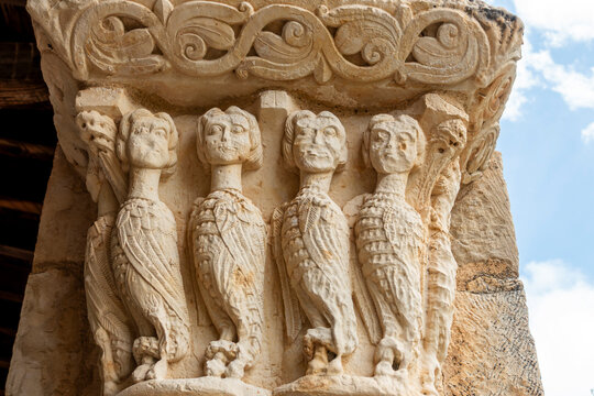 Historiated Romanesque capital depicting winged harpies with youthful faces & scaly bodies. Gallery, Church of Nuestra Se&ntilde;ora de la Asunci&oacute;n, Durat&oacute;n (Segovia, Spain, 12th C)