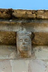 Romanesque-Gothic transitional carved stone corbel depicting a human face under roof eaves. Church of Nuestra Señora de la Asunción, Tuesta (Álava, Spain, late 12th–early 13th C) © Nandi Estévez