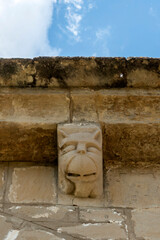 Romanesque-Gothic transitional carved corbel with zoomorphic hybrid head under eaves. Church of Nuestra Señora de la Asunción, Tuesta (Álava, Spain, late 12th–early 13th C) © Nandi Estévez