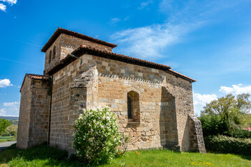 Exterior view of the Romanesque apse and bell tower of the Church of San Andres, 12th century, Tabliega, Las Merindades, Burgos, Castile and Leon, Spain © Nandi Estévez