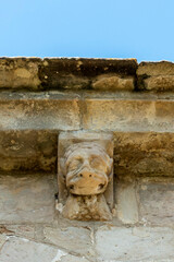 Romanesque-Gothic transitional carved stone corbel depicting a human face under roof eaves. Church of Nuestra Señora de la Asunción, Tuesta (Álava, Spain, late 12th–early 13th C) © Nandi Estévez