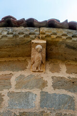 Romanesque corbel depicting a carved bird figure on the eaves of the Church of San Andres in Tabliega, Las Merindades, Burgos, Castilla y Leon, Spain, dating back to the 12th century © Nandi Estévez