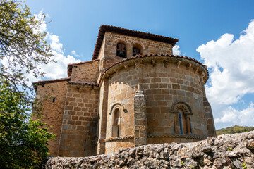 Exterior view of the Romanesque apse and bell tower of the Church of San Andres, 12th century, Tabliega, Las Merindades, Burgos, Castile and Leon, Spain © Nandi Estévez