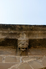 Romanesque-Gothic transitional carved corbel with grimacing grotesque face under roof eaves. Church of Nuestra Señora de la Asunción, Tuesta (Álava, Spain, late 12th–early 13th C) © Nandi Estévez
