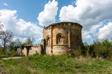 Romanesque apse of the former Church of Nuestra Senora de la Asuncion, 12th century, Barcena de Pienza, Merindad de Montija, Burgos, Castile and Leon, Spain © Nandi Estévez