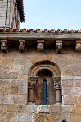 Romanesque window with round arch and sculpted corbels under the eaves of the Collegiate Church of San Pedro, 12th century, Cervatos, Campoo de Enmedio, Cantabria, Spain © Nandi Estévez