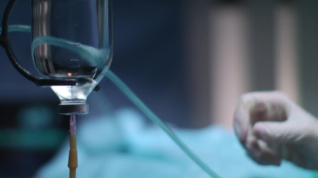 hand of doctor holding a sirom 