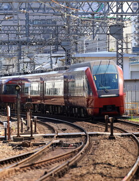 赤い特急列車