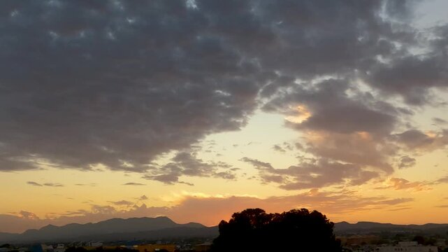 Vista del atardecer desde la ciudad de elche alicante espa&ntilde;a