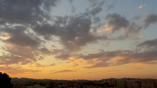 Vista del atardecer desde la ciudad de elche alicante espa&ntilde;a