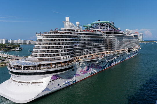 Norwegian Luna Cruise Ship Leaving the Port of Miami