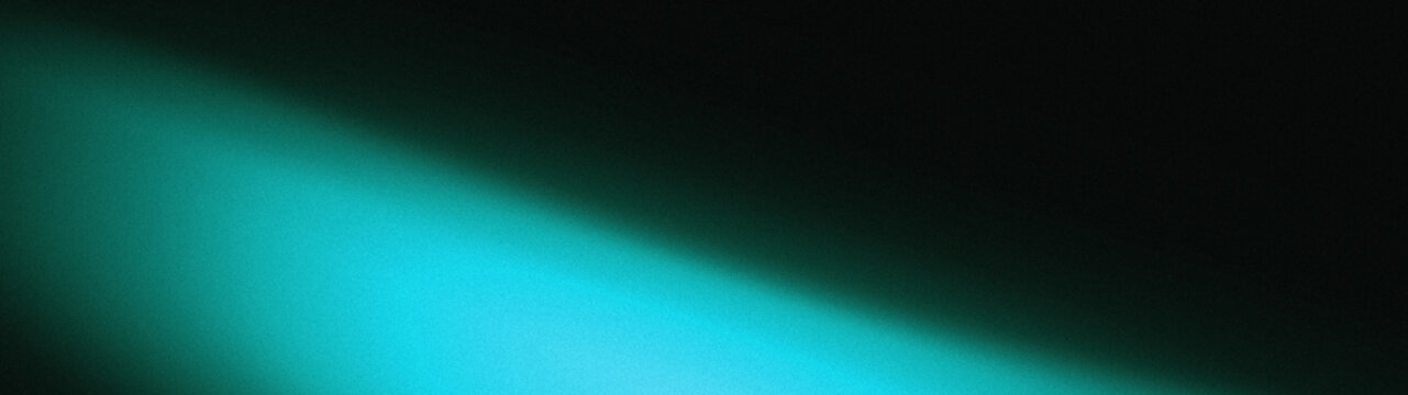 Fundo abstrato escuro com feixe de luz neon ciano. Textura com ru&iacute;do granulado e gradiente brilhante suave sobre fundo preto. Banner panor&acirc;mico para design de tecnologia ou sobreposi&ccedil;&atilde;o.