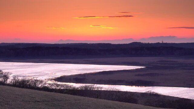 霧多布湿原と一番沢川（琵琶瀬川支流）の夕景