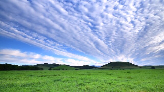 朝の雲とモアン山（牛の字）