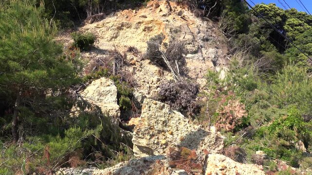 能登半島地震　崖崩れと落石