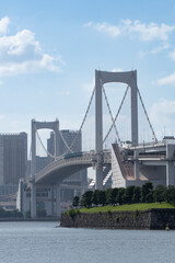 Fototapeta premium rainbow bridge daytime view in tokyo with modern architecture and buildings
